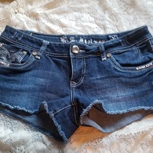 LA idol Jean shorts